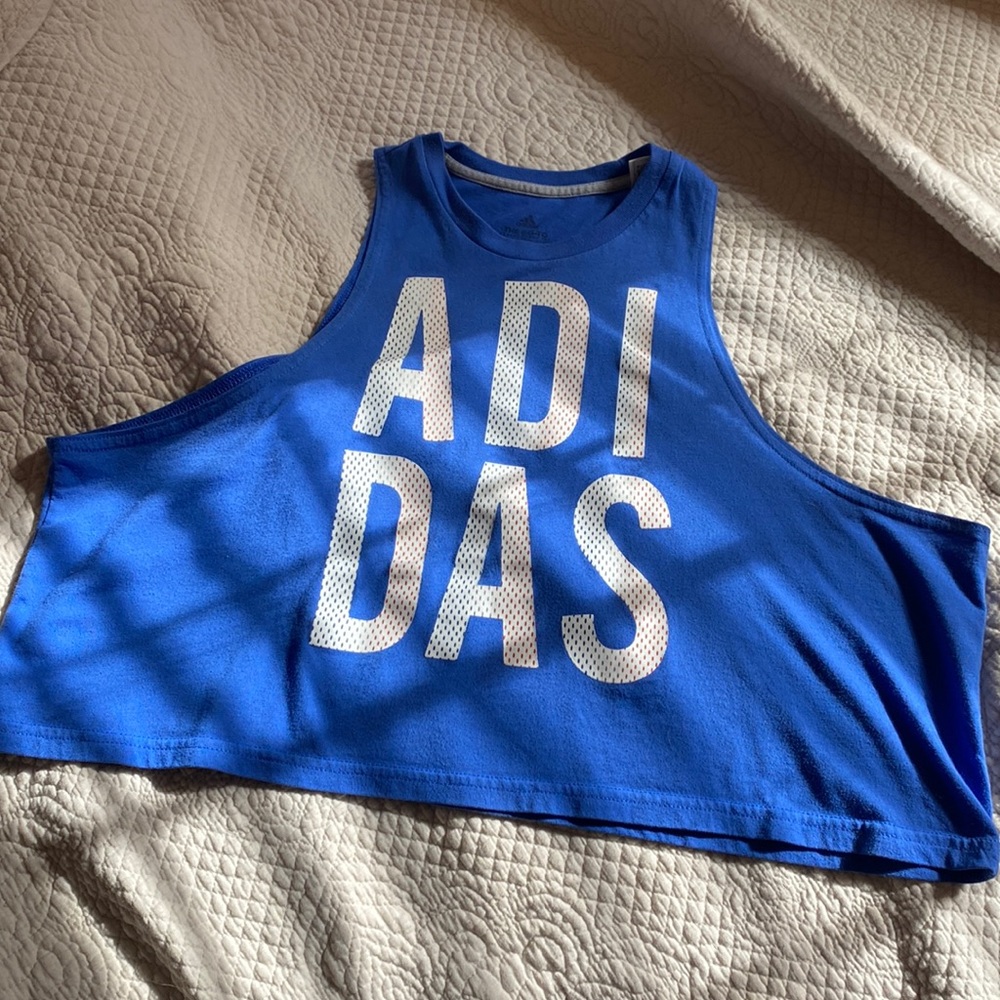 Cropped Adidas shirt